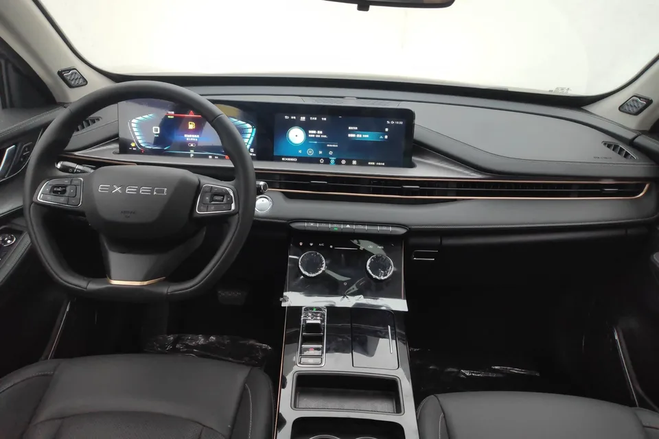 Exeed Xingtu Zhuifeng C-DM 1.5TCI-DHT 105KM Riding on the Wind Edition 2023 — миниатюра 3