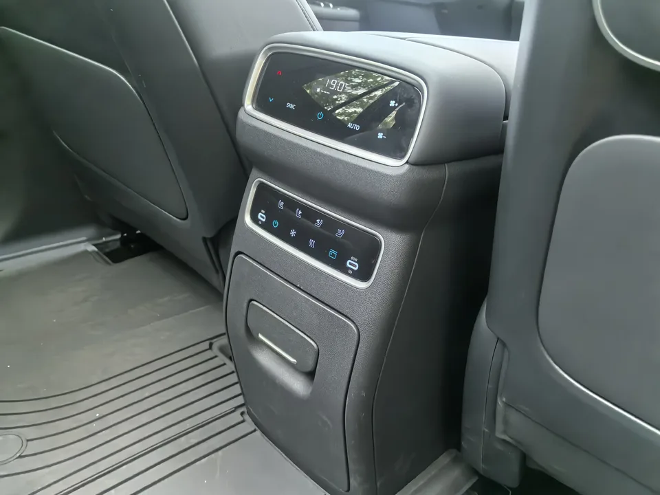 Dongfeng Yipai 008 e008 2026 Pure Electric Jiayue Edition 6-seater 2025 — миниатюра 4