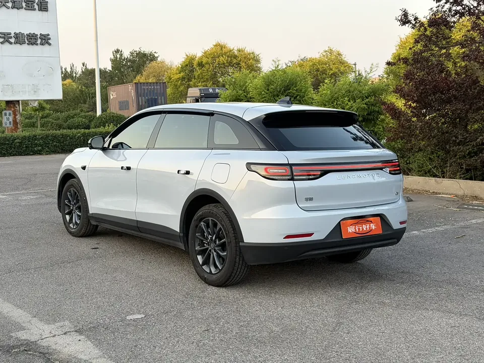 Leapmotor Zero running C11 Extended Range 300 Smart Edition 2024 — миниатюра 2