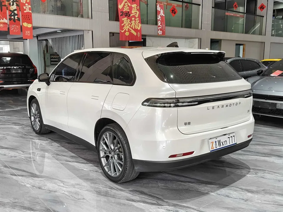 Leapmotor Zero running C10 Pure Electric 530 Smart Edition 2024 — миниатюра 2