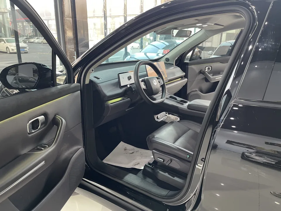 Leapmotor Zero running C10 Pure Electric 530 Smart Edition 2025 — миниатюра 5