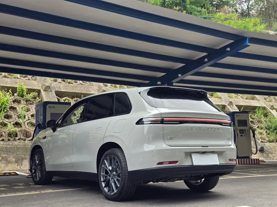 Leapmotor Zero running C10 Extended Range 210 Intelligent Edition 2024 — миниатюра 5
