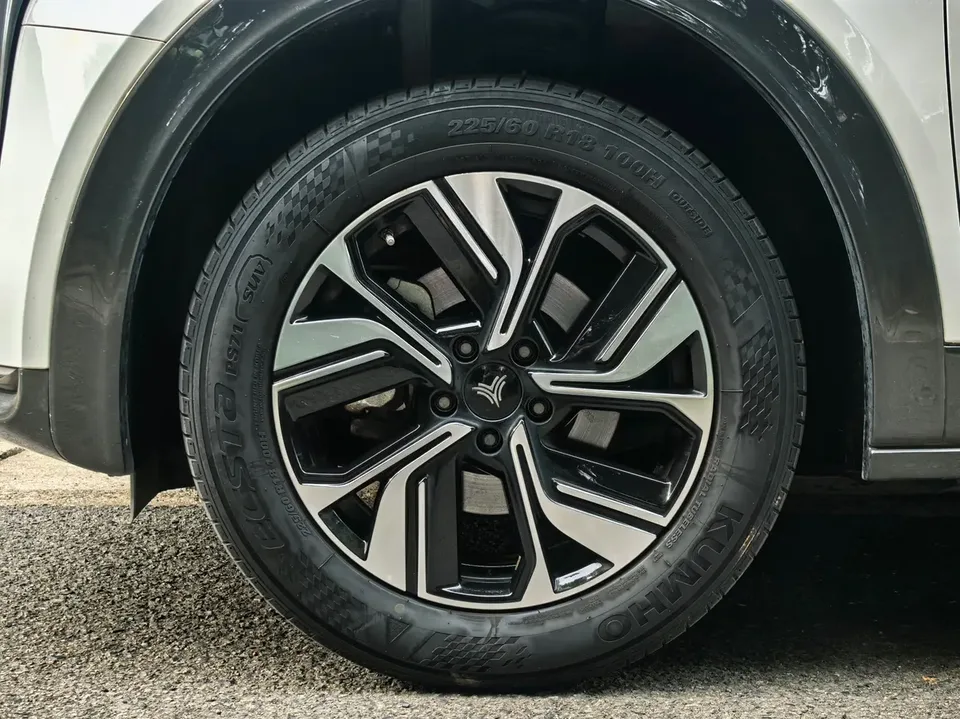Hozon Neta U NezhaU 2021 Pro 400 Premium Driving Edition 2023 — thumbnail 4