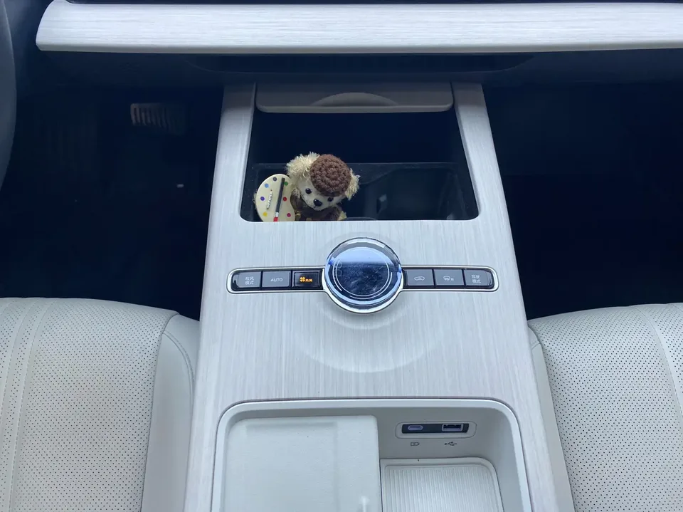 Geely Galaxy E8 665km Starship Voyage Edition 2024 — миниатюра 3