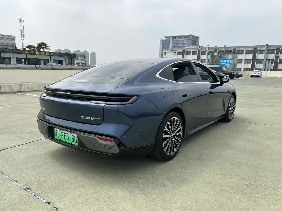 Geely Galaxy Star 8 PHEV 130km EM-P Starship Edition 2025 — миниатюра 2