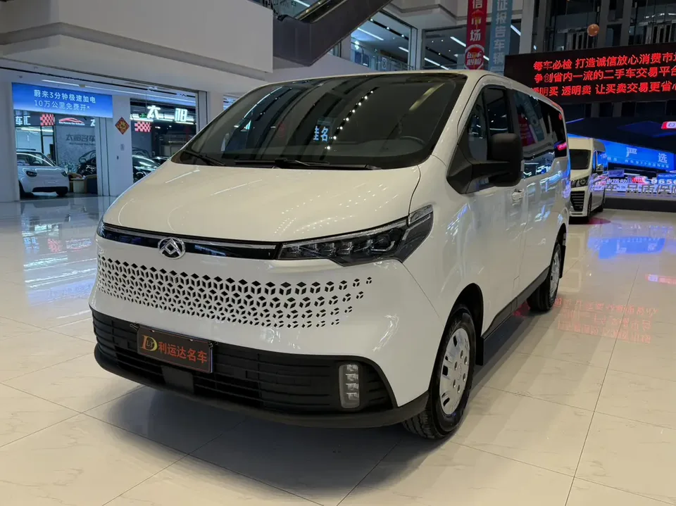 Datong Xintu V70 Xintu V70 2023 2.0T Diesel Automatic Elite Edition Short Axis Low Top 5/6 Seats 150Ps 2023 — photo 1, buy with delivery to Moscow