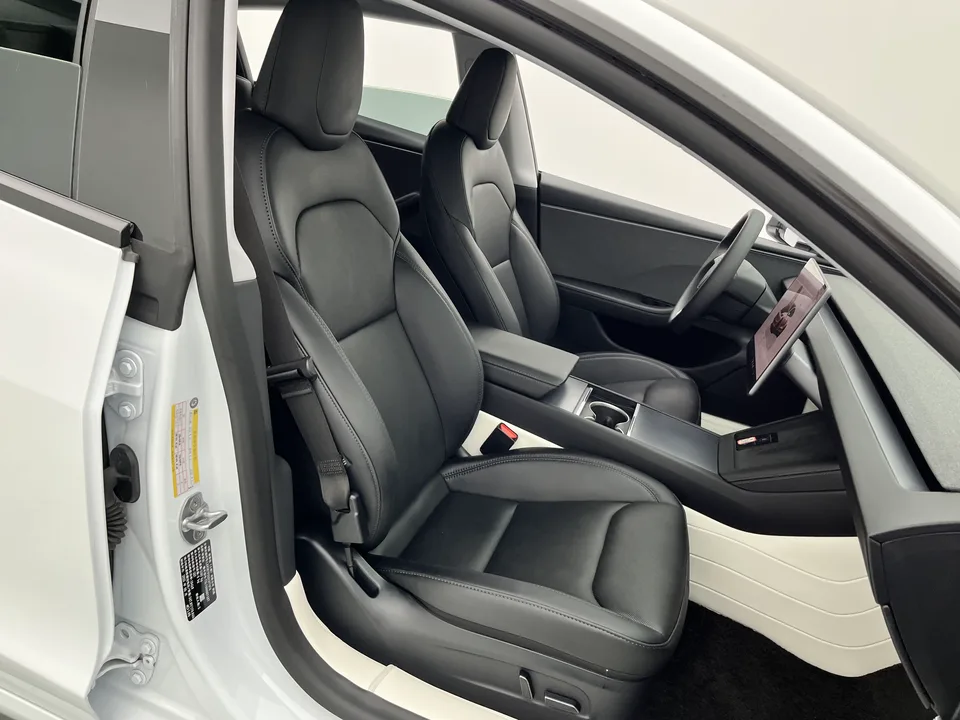 Tesla Model 3 Model 3 2025 rear-wheel drive version 2025 — thumbnail 3