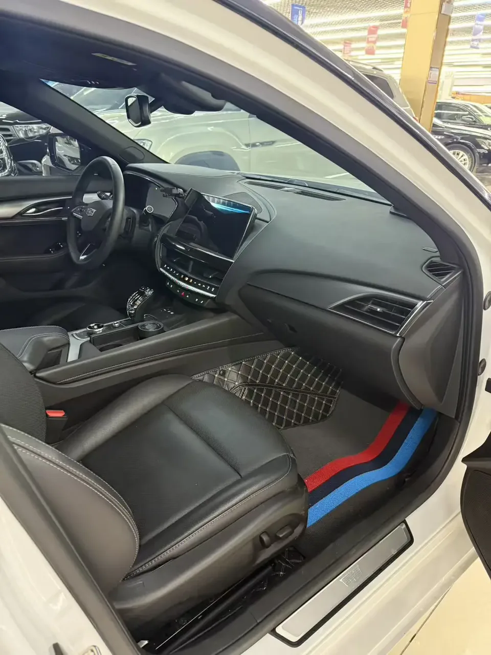 Cadillac CT5 28T Luxury Standard Edition 2023 — миниатюра 4