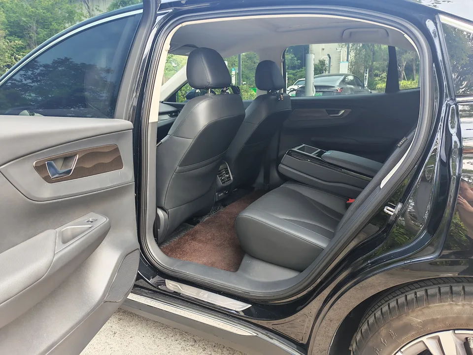 Hongqi E-QM5 charging 431km enjoyment version 5 seats 2022 — миниатюра 3