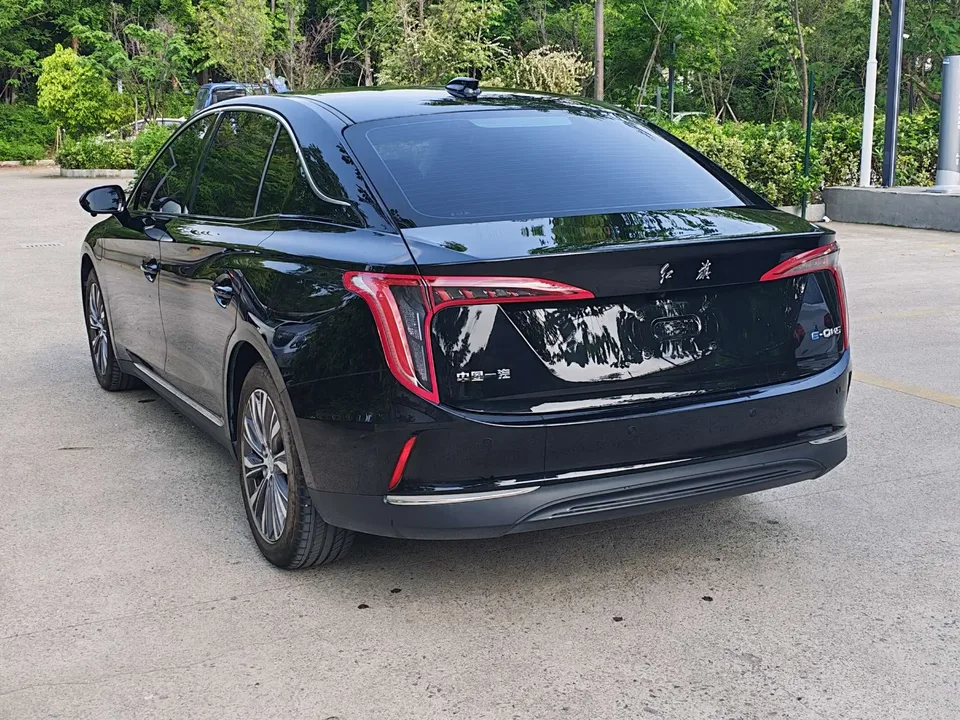 Hongqi E-QM5 charging 431km enjoyment version 5 seats 2022 — миниатюра 4