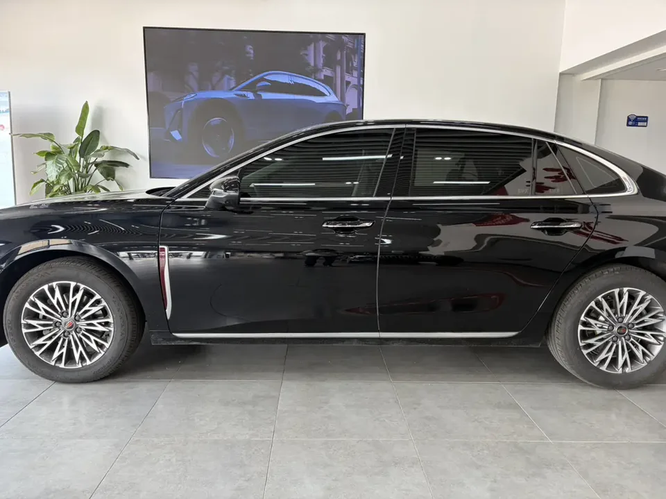 Hongqi H5 Hongqi H5 2025 1.5T DCT Flagship 500,000th Commemorative Edition 2025 — миниатюра 2