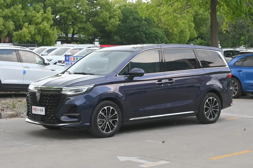 Roewe iMAX8 2023