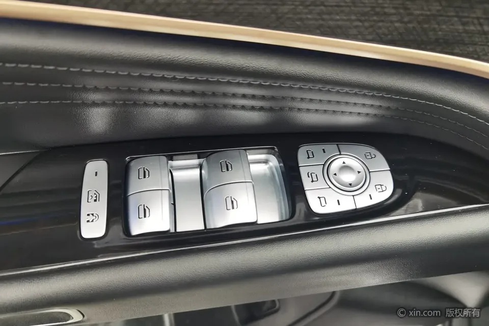 Chery Tiggo 9 2.0T DCT 2WD Premium Edition 5 Seaters 2023 — миниатюра 3