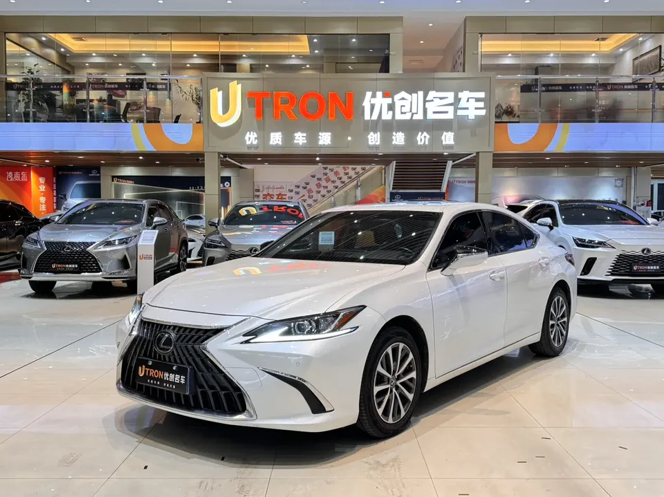 Lexus ES 2022