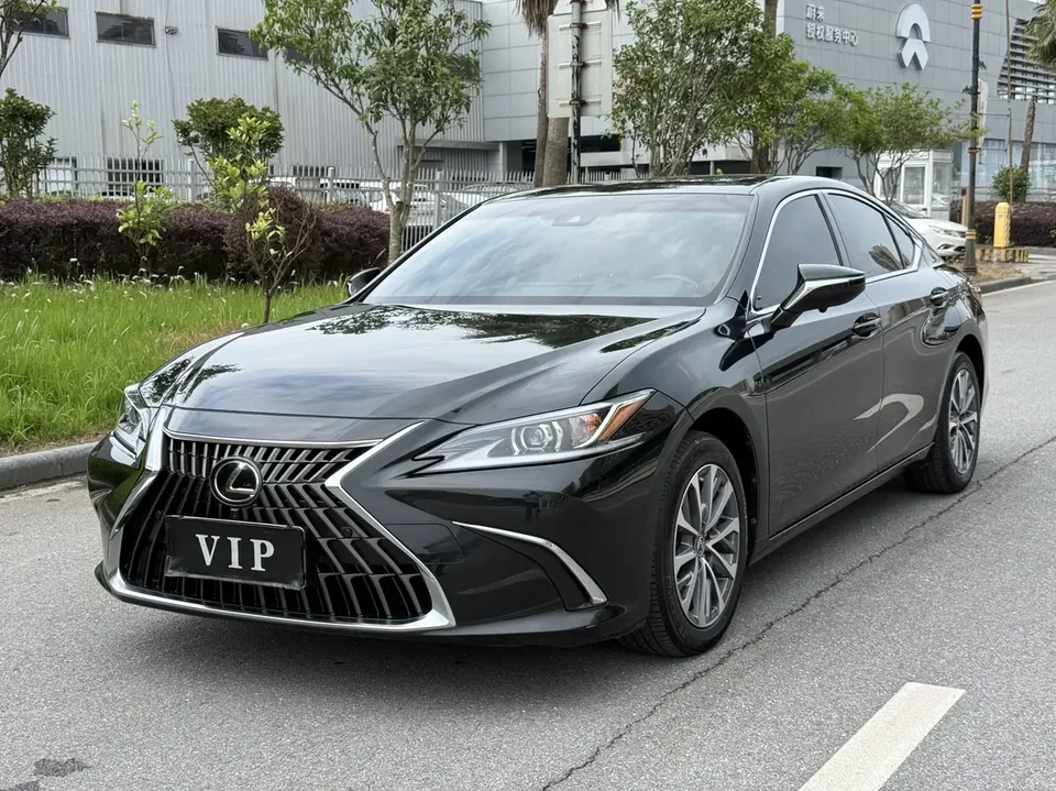 Lexus ES 2023