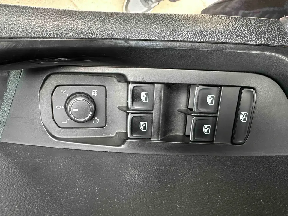 Skoda Karoq Korok 2022 TSI280 Luxury Edition 2022 — thumbnail 5