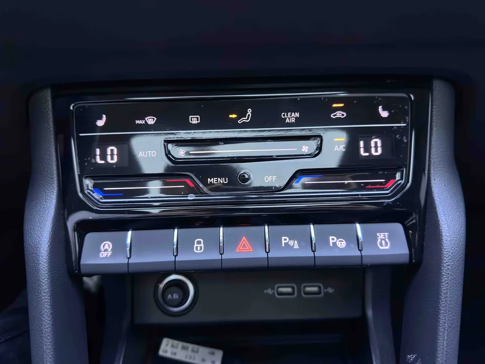Skoda Karoq TSI280 Luxury Edition 2023 — миниатюра 3