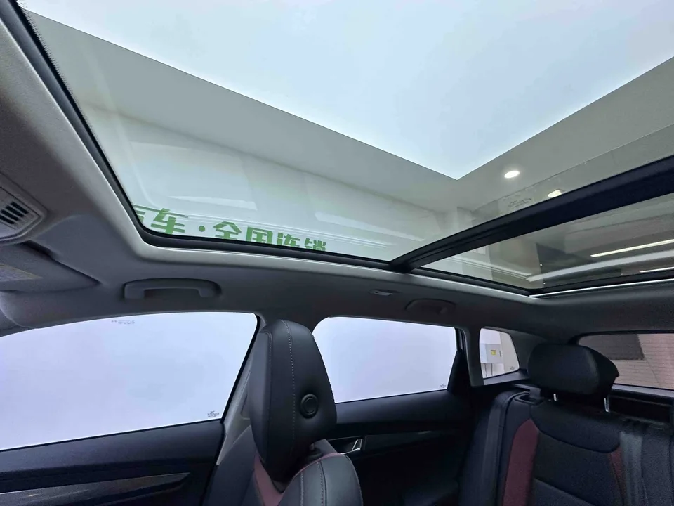 Skoda Karoq TSI280 Luxury Edition 2023 — миниатюра 5