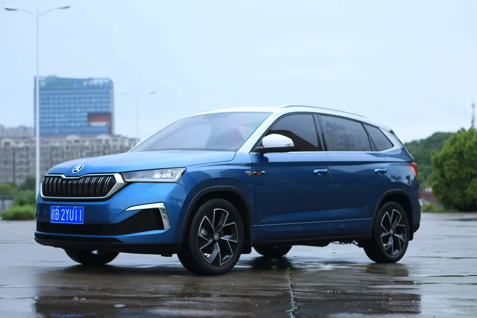 Skoda Kamiq Komic GT 2021 TSI230 DSG Flagship 2023 — photo 1, buy with delivery to Moscow