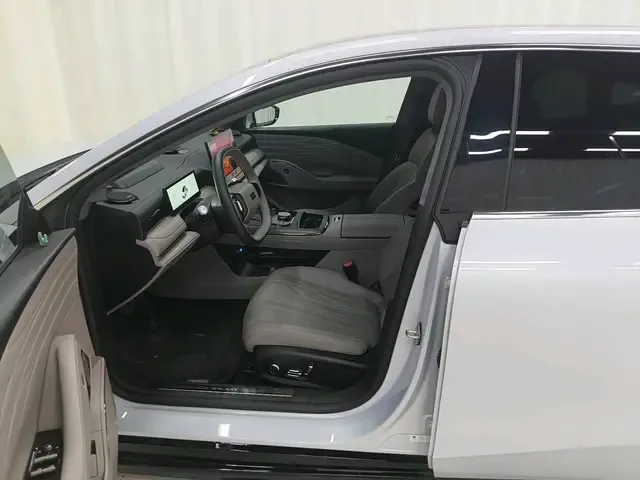 Geely Galaxy Star 8 PHEV 130km EM-i Flagship Edition 2025 — миниатюра 4