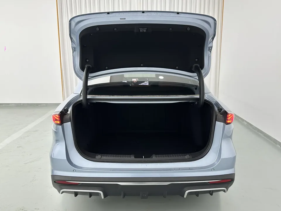Geely Galaxy L6 1.5 EM-i DHT 140KM Starship Edition 2025 — миниатюра 4