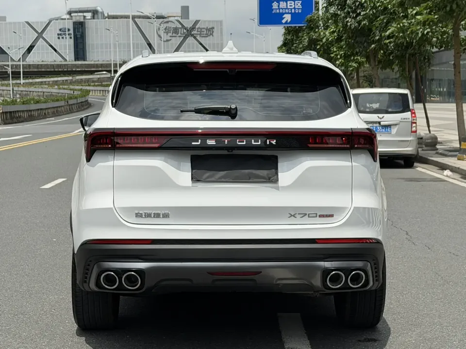 Jetour Jietu X70 PLUS Jietu X70 PLUS 2024 Champion Edition 1.5T DCT Champion PRO 7 Seaters 2024 — thumbnail 2