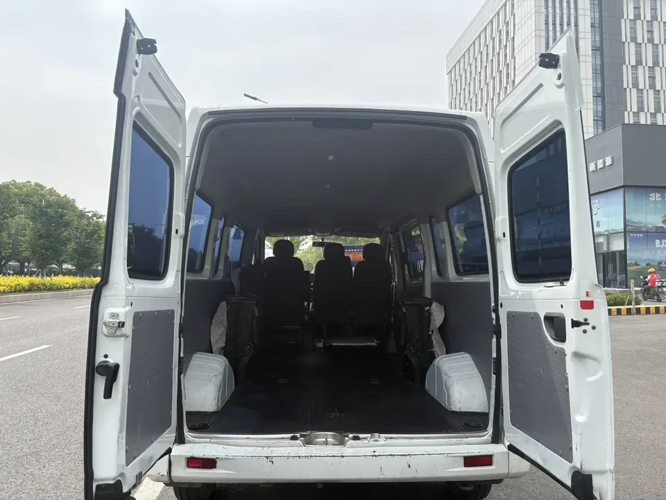 Datong Xintu V80 Xintu V80 2023 2.0T manual classic Aoyuntong long axis mid-top 6-9 seats 2023 — миниатюра 4
