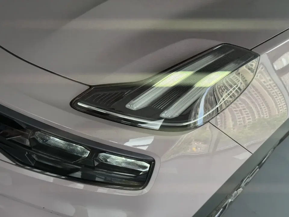 Lynk & Co 06 1.5T Shero Pink Special Edition 2022 — миниатюра 3