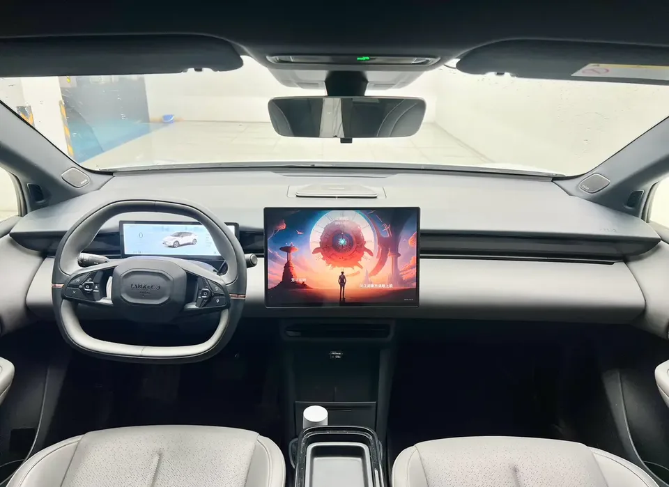 Lynk & Co Z20 2025