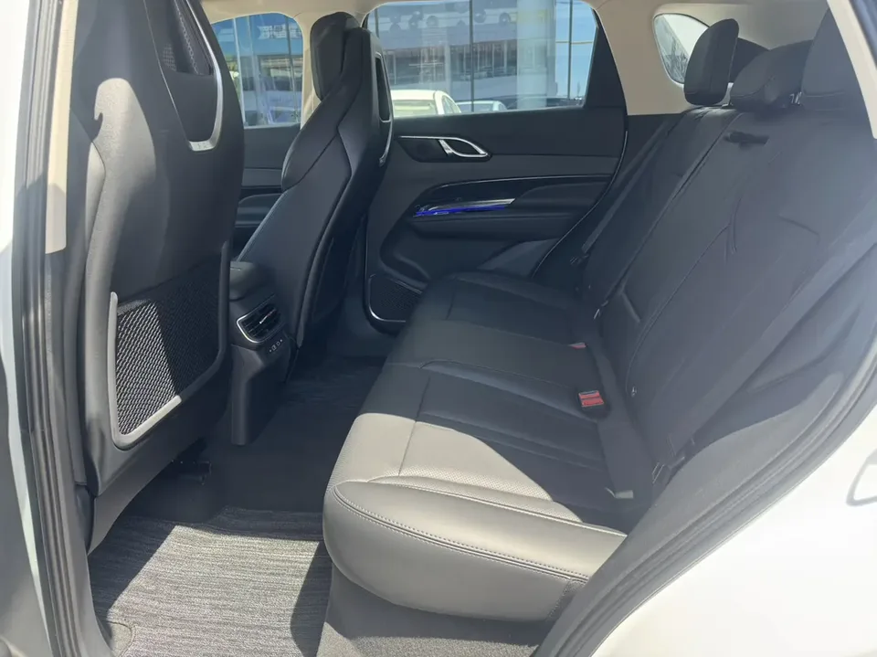 Hongqi HS3 PHEV 115km Jinwei Edition 2025 — миниатюра 4