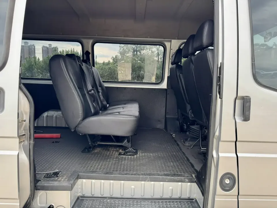 Jiangling Teshun 2.8T Space King Taurus Short Axis Medium High Top 6 Seater Diesel National VI JX493 2023 — миниатюра 3
