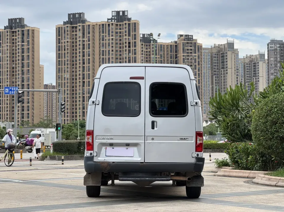 Jiangling Teshun 2.8T Space King Taurus Short Axis Medium High Top 6 Seater Diesel National VI JX493 2023 — миниатюра 4