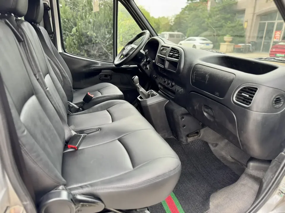 Jiangling Teshun 2.8T Space King Taurus Short Axis Medium High Top 6 Seater Diesel National VI JX493 2023 — миниатюра 5