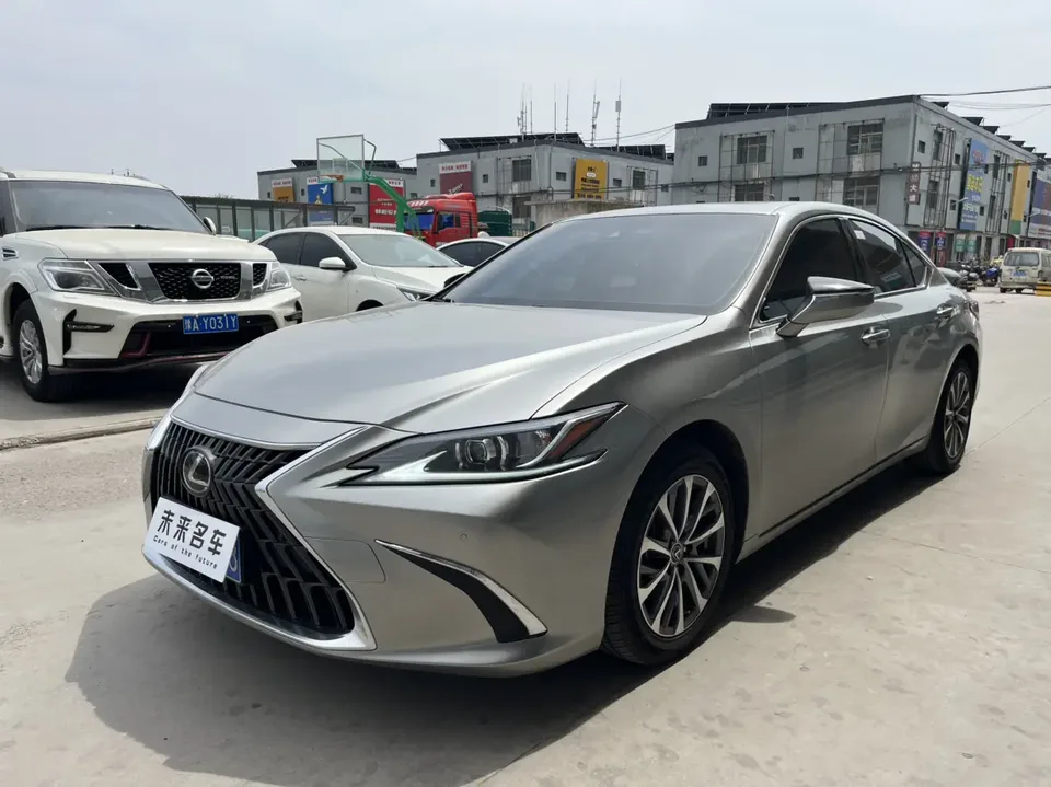 Lexus ES 2022
