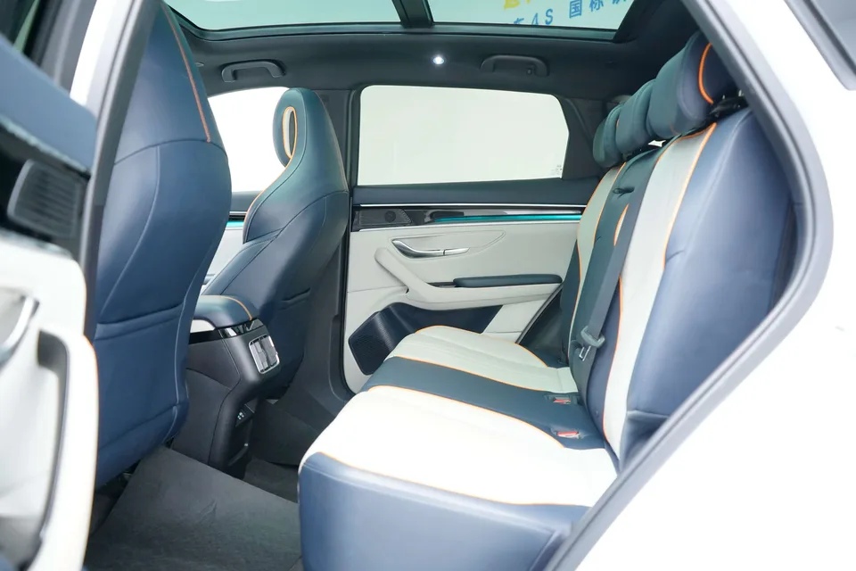 BYD Song PLUS DM DM-i 110KM 2WD flagship model 2023 — миниатюра 4