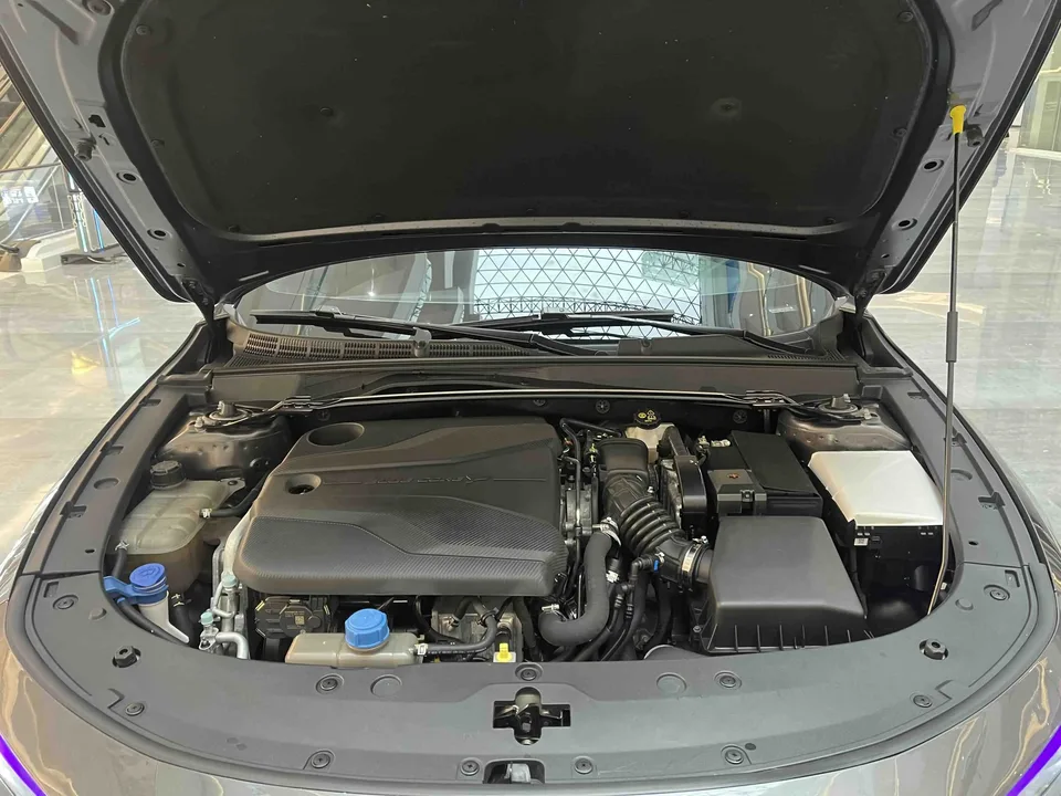 Changan UNI-V 1.5T exclusive model 2023 — миниатюра 2