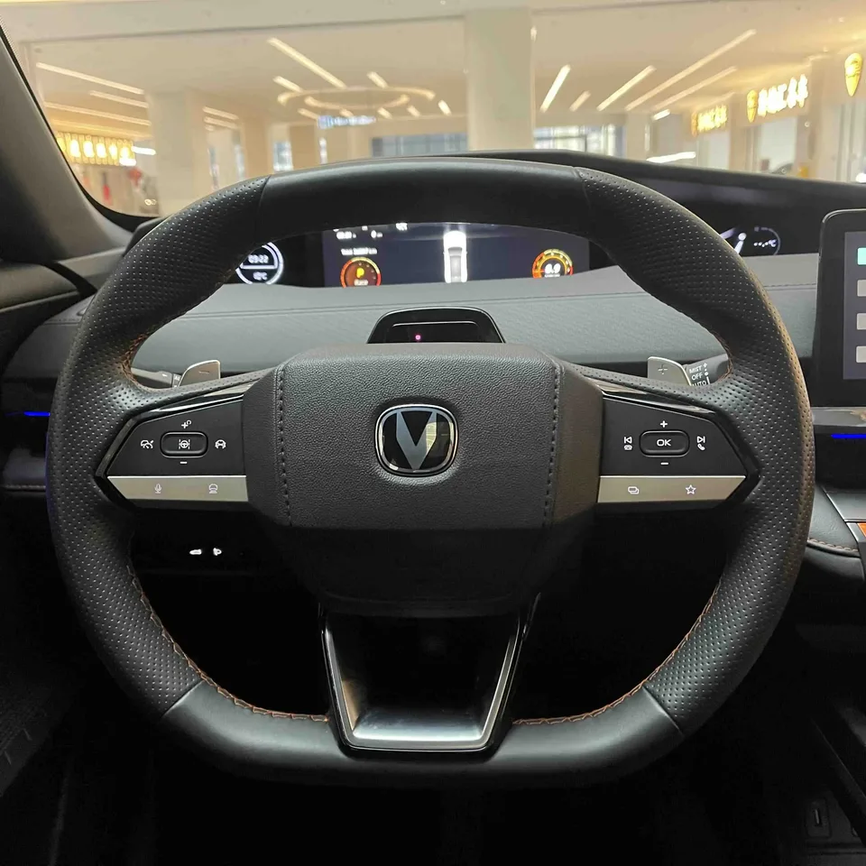 Changan UNI-V 1.5T exclusive model 2023 — миниатюра 3