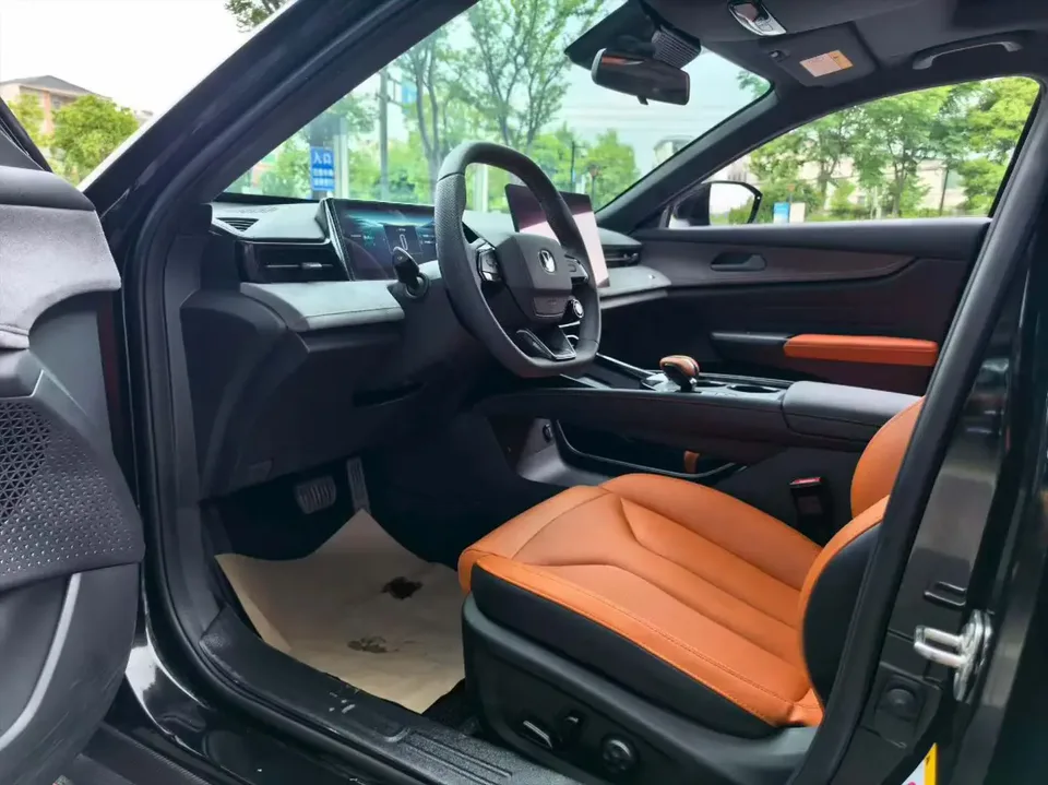 Changan UNI-V 2.0T third-generation JinQing model 2025 — миниатюра 5