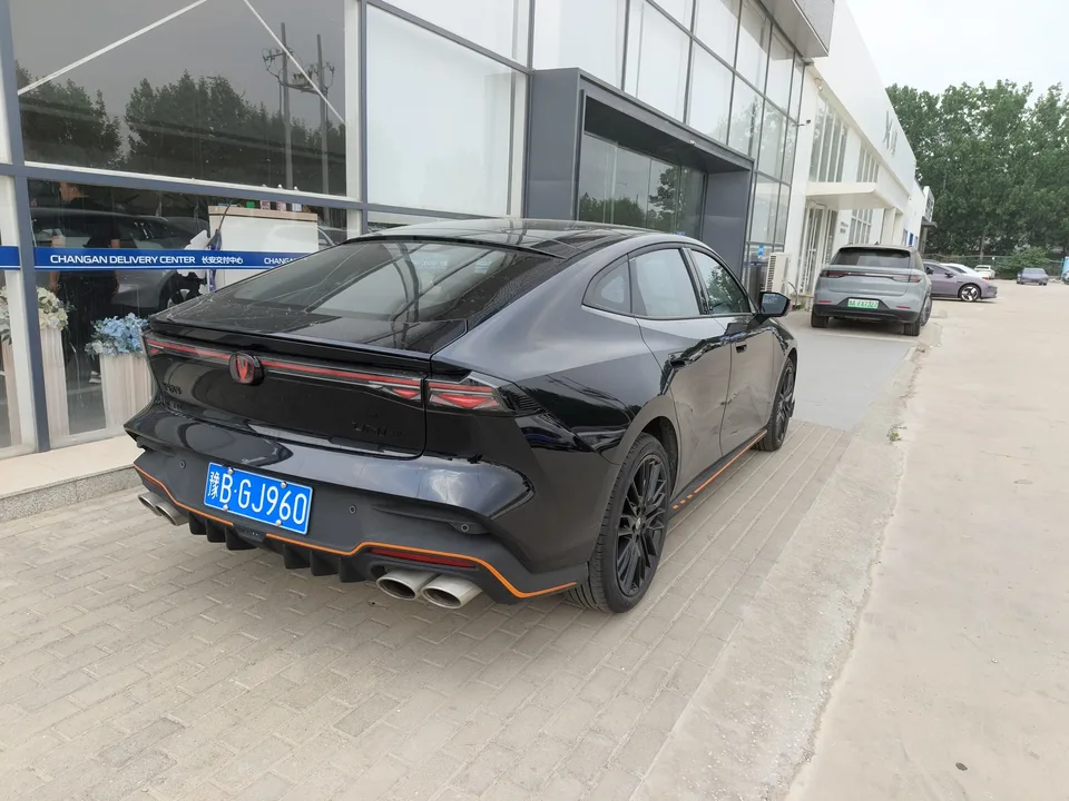 Changan UNI-V 2.0T third-generation JinQing model 2025 — миниатюра 2
