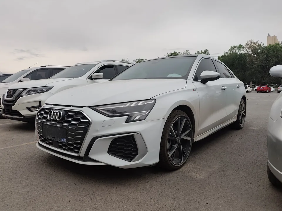 Audi A3 A3L Limousine 35 TFSI Fashion Sports 2022 — фото 1, купить с доставкой в Москву