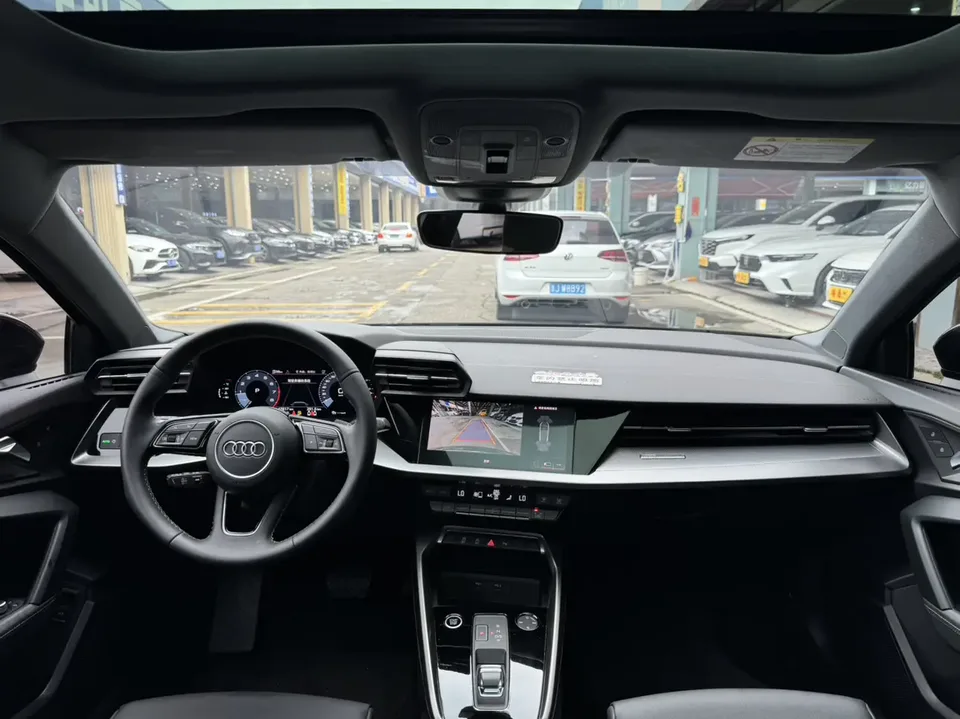 Audi A3 Sportback 35 TFSI stylish and sporty 2023 — миниатюра 4