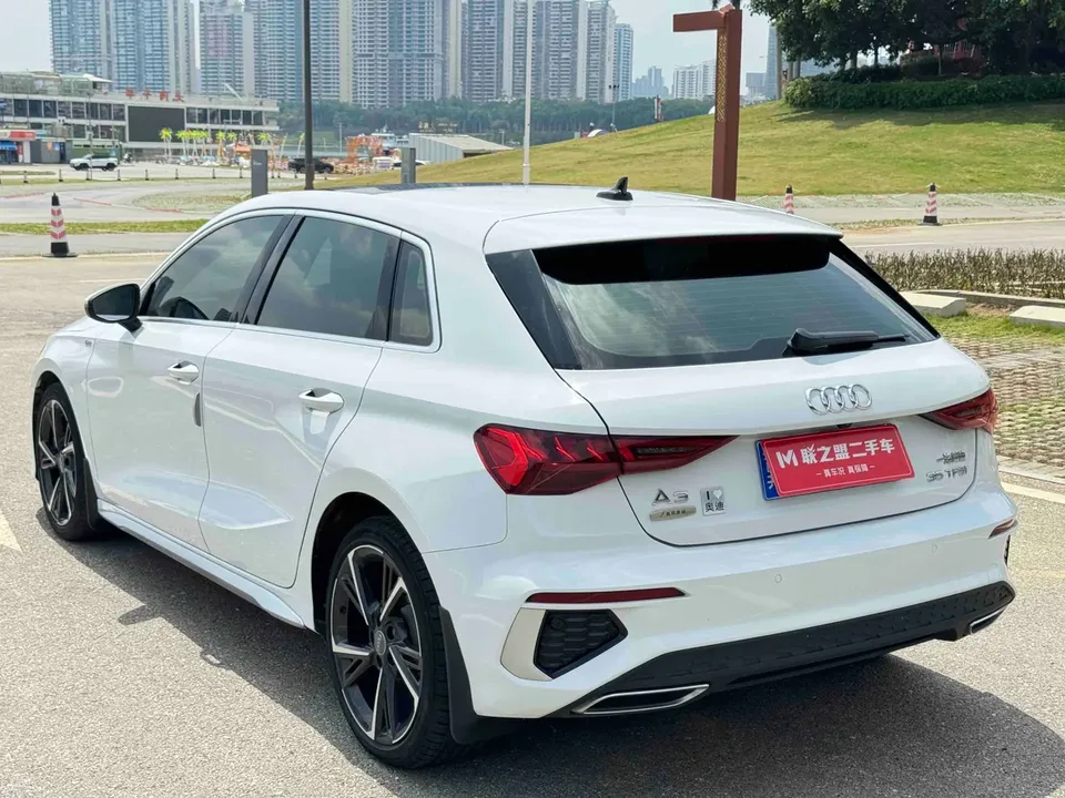 Audi A3 Sportback 35 TFSI stylish and sporty 2022 — миниатюра 2