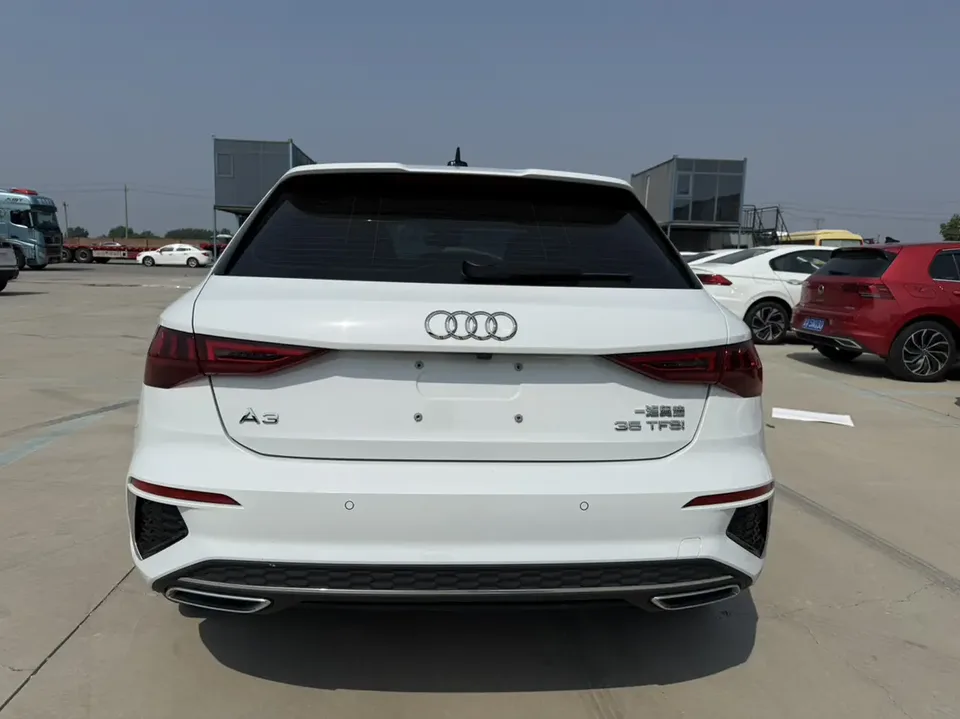 Audi A3 facelift Sportback 35 TFSI stylish and sporty 2023 — миниатюра 4