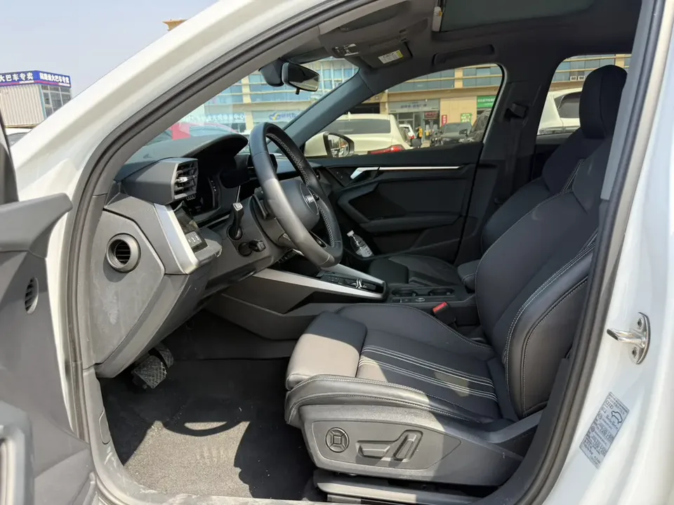 Audi A3 facelift Sportback 35 TFSI stylish and sporty 2023 — миниатюра 5