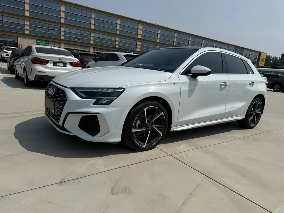 Audi A3 facelift Sportback 35 TFSI stylish and sporty 2023 — фото 1, купить с доставкой в Москву