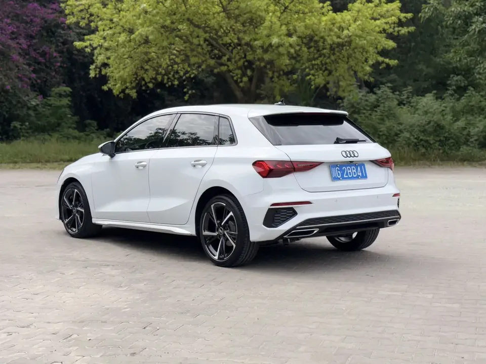 Audi A3 Sportback 35 TFSI stylish and sporty 2022 — миниатюра 2