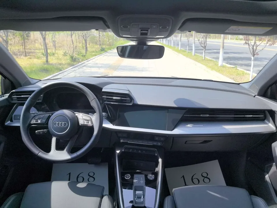 Audi A3 facelift Sportback 35 TFSI stylish and sporty 2023 — миниатюра 4