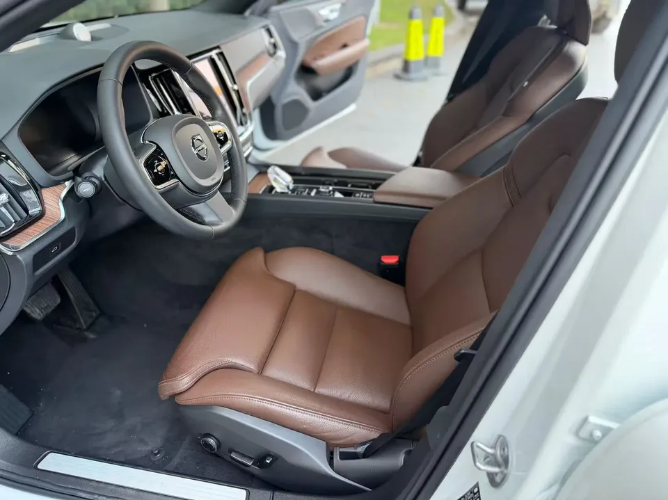 Volvo S60 Volvo S60 2023 B4 Zhiyi Luxury Edition 2024 — миниатюра 3