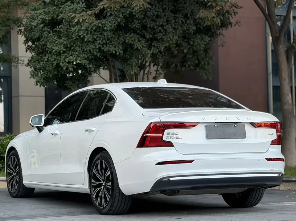 Volvo S60 Volvo S60 2023 B4 Zhiyi Luxury Edition 2024 — миниатюра 4