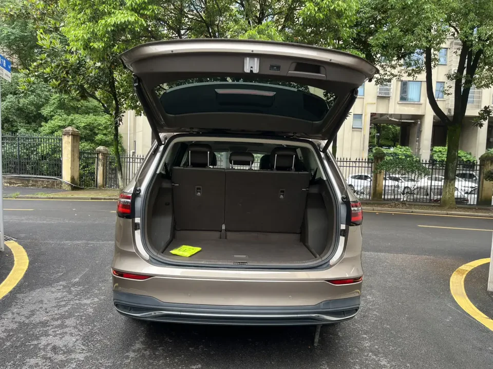 Volkswagen Weiran 330TSI Deluxe Edition 2022 — миниатюра 4